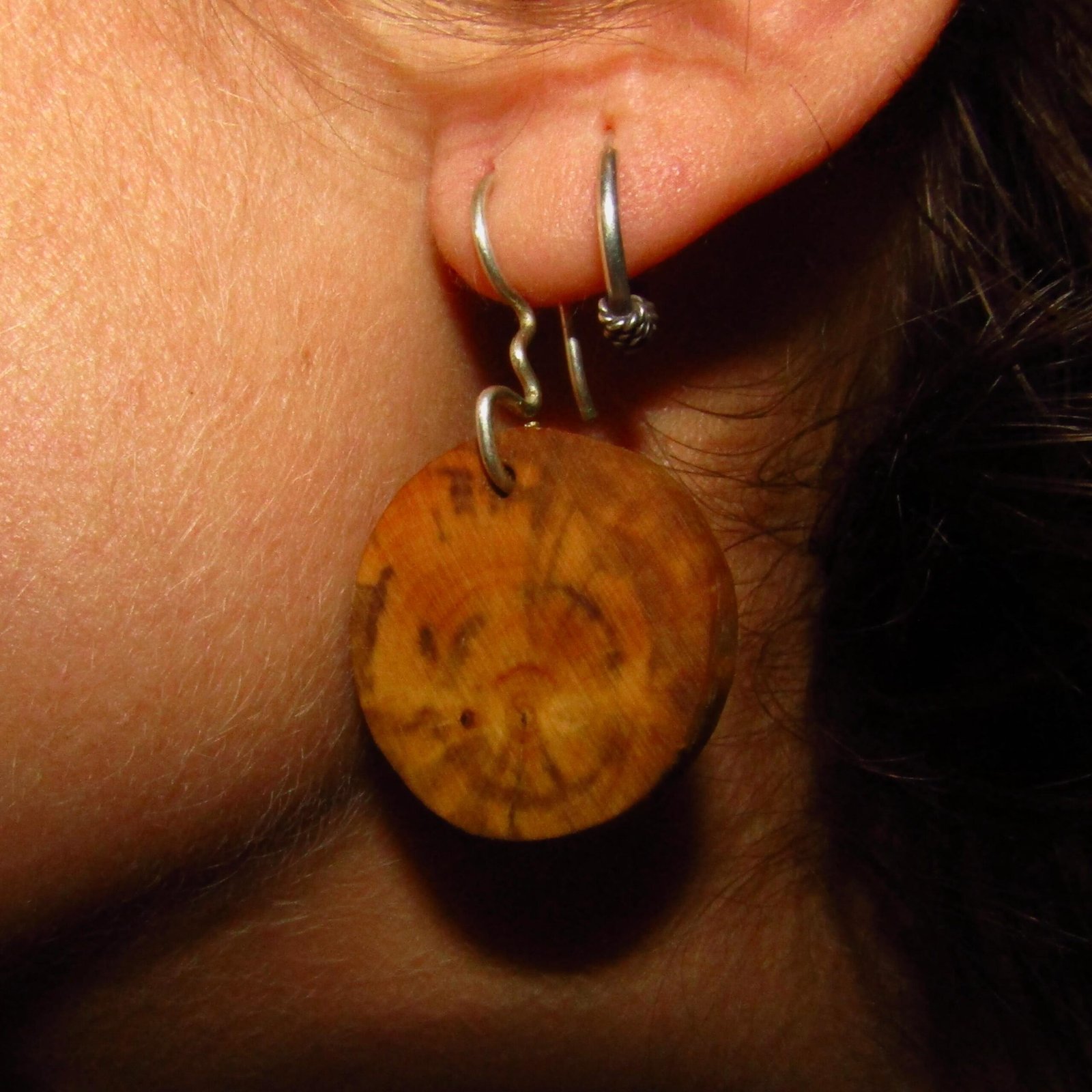 Pendantes en argent et en buis – Image 3