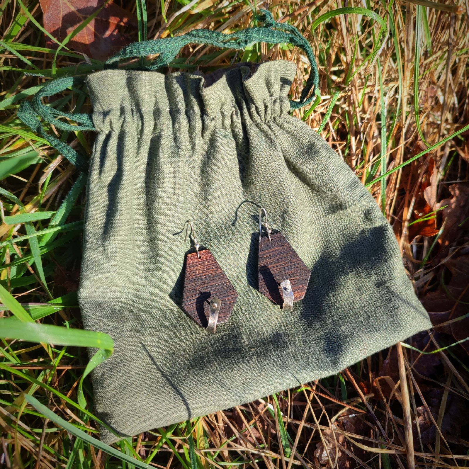 Pendantes en argent et chêne ébénisé