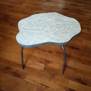Table basse en mosaïque et en zinc